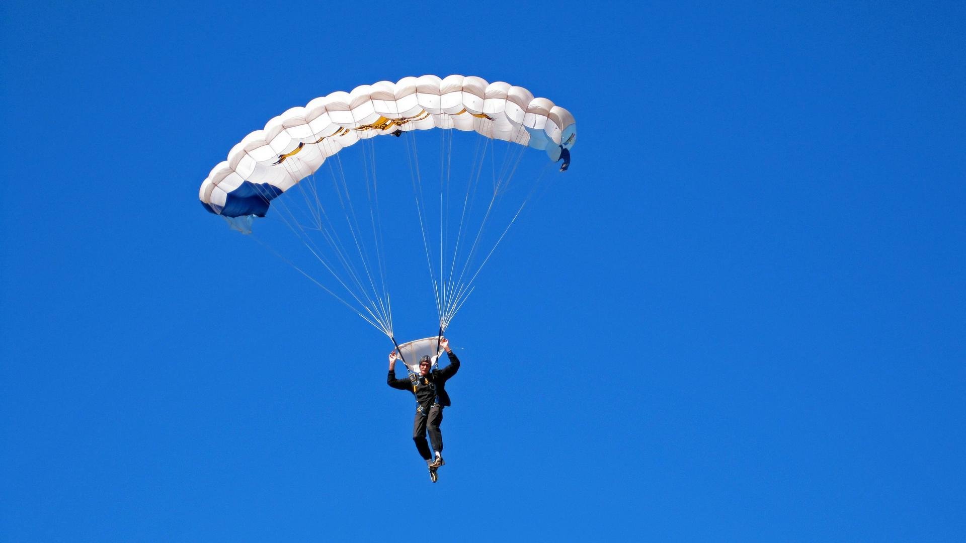 开云APP-互动体验：虚拟现实台球模拟器受到青睐，台球模拟器下载